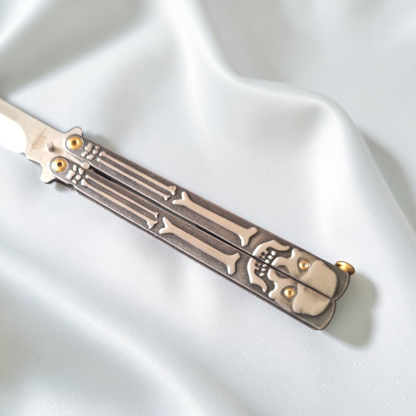 JKR0687 drugelio tipo peilis (balisong), 11 cm
