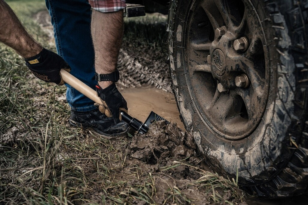 Sulankstomas išgyvenimo kastuvas turistams Badger