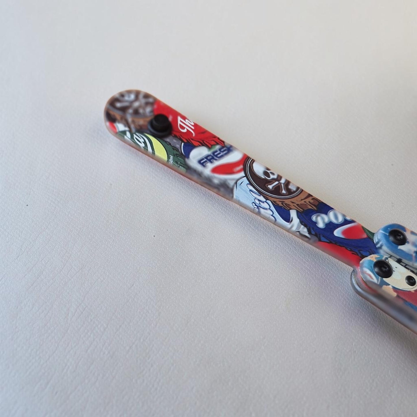 JKR 0847 drugelio tipo (Balisong) treniruočių peilis, 11 cm, plastikinis, lengvas
