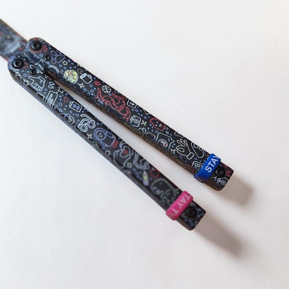 JKR 0850 drugelio tipo (Balisong) treniruočių peilis, 11 cm, plastikinis, lengvas