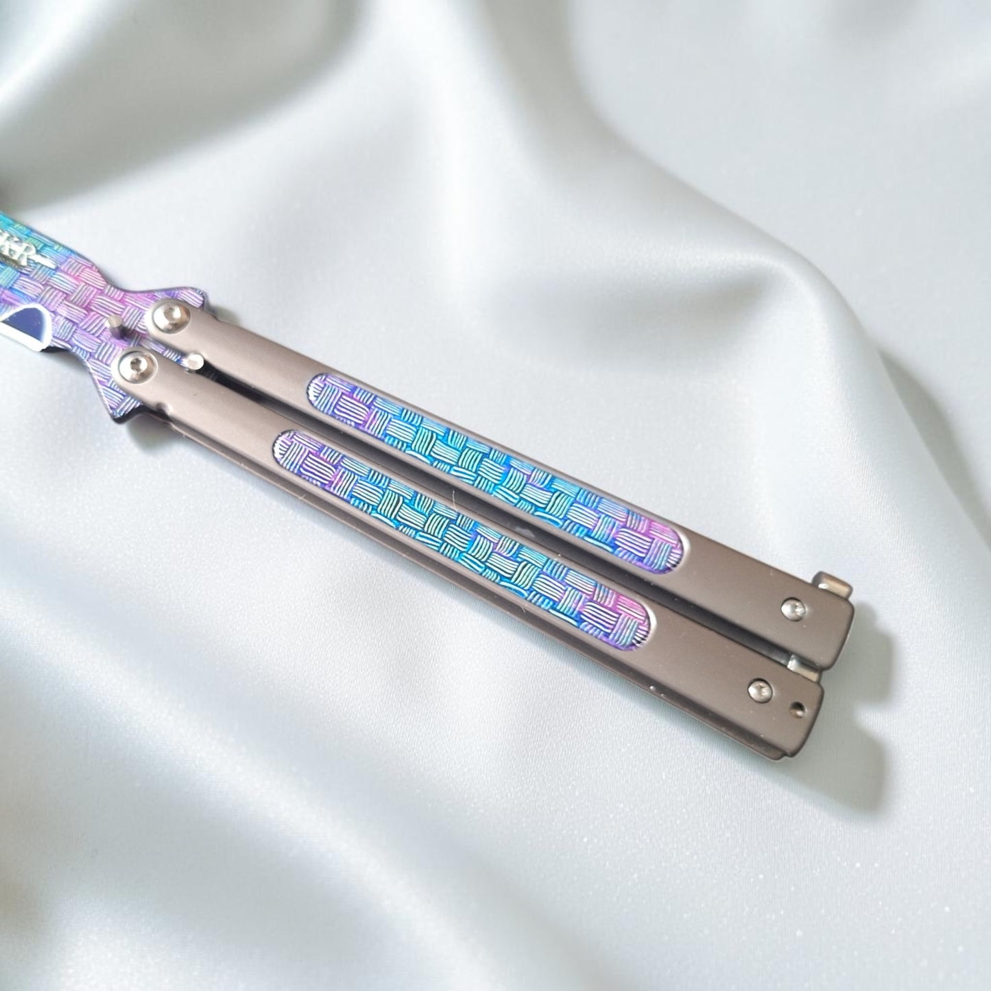JKR0701 drugelio tipo peilis (balisong), 10,8 cm