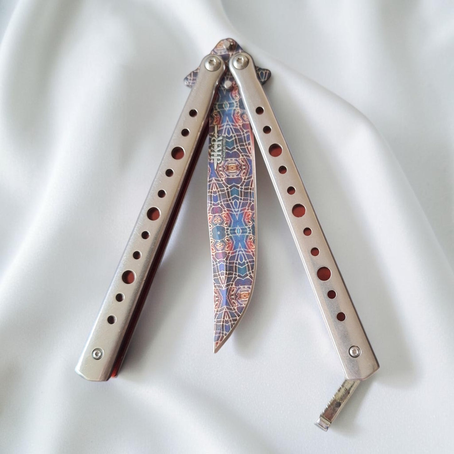 JKR 646 Drugelio tipo peilis (Balisong) 3Cr13, Raudonas/Sidabrinis