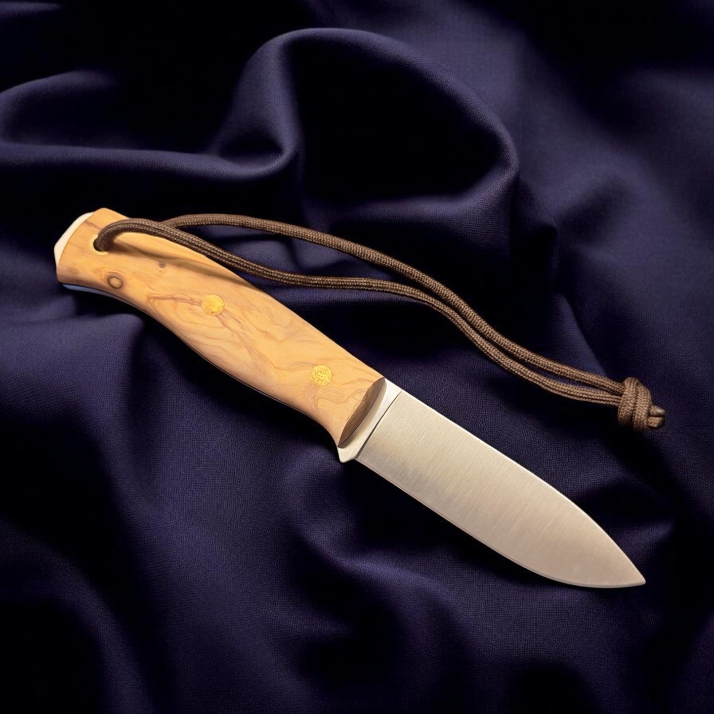 Joker Ember F CO123 bushcraft ir išgyvenimo peilis su alyvmedžio rankena, 10,5 cm