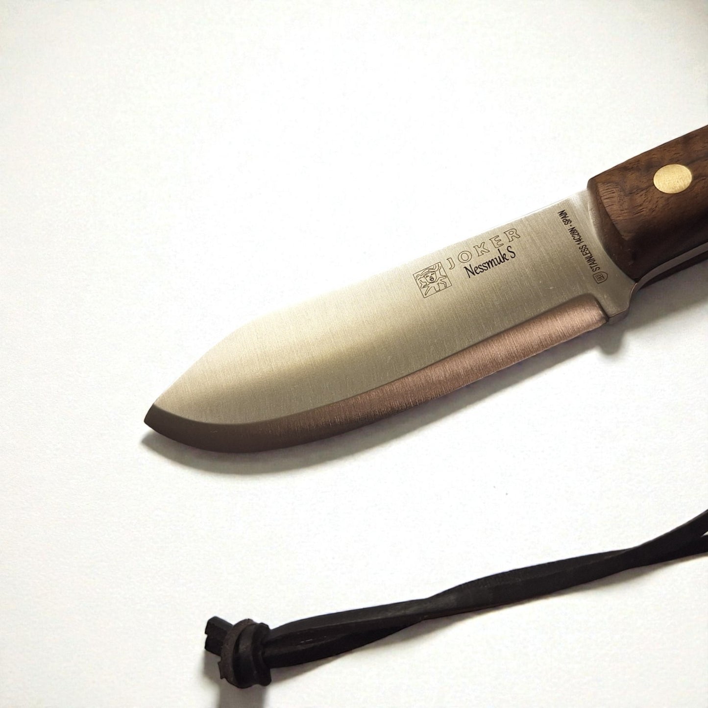Joker Nessmuk S CN132 bushcraft peilis su riešutmedžio rankena, 11 cm ašmenys