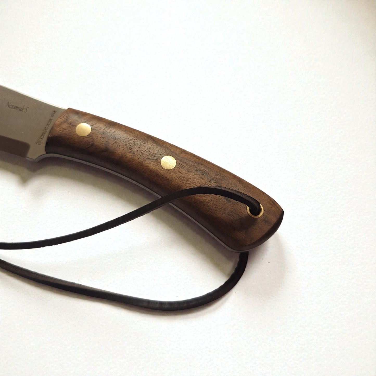 Joker Nessmuk S CN132 bushcraft peilis su riešutmedžio rankena, 11 cm ašmenys