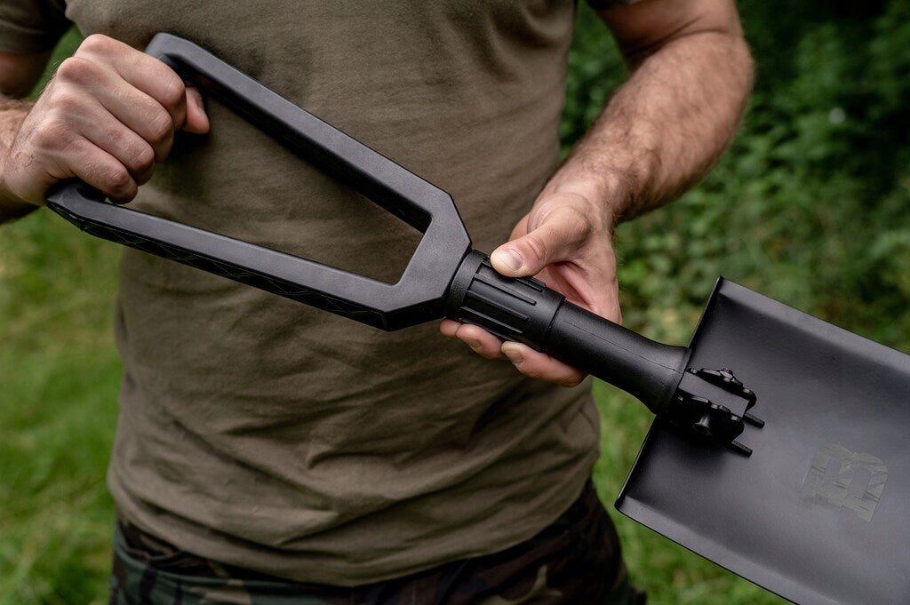 3 viename sulankstomas taktinis kastuvas – išlikimui