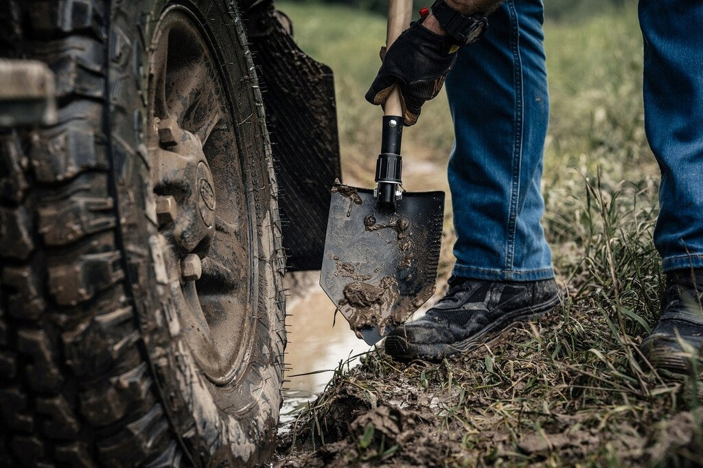 Sulankstomas išgyvenimo kastuvas turistams Badger