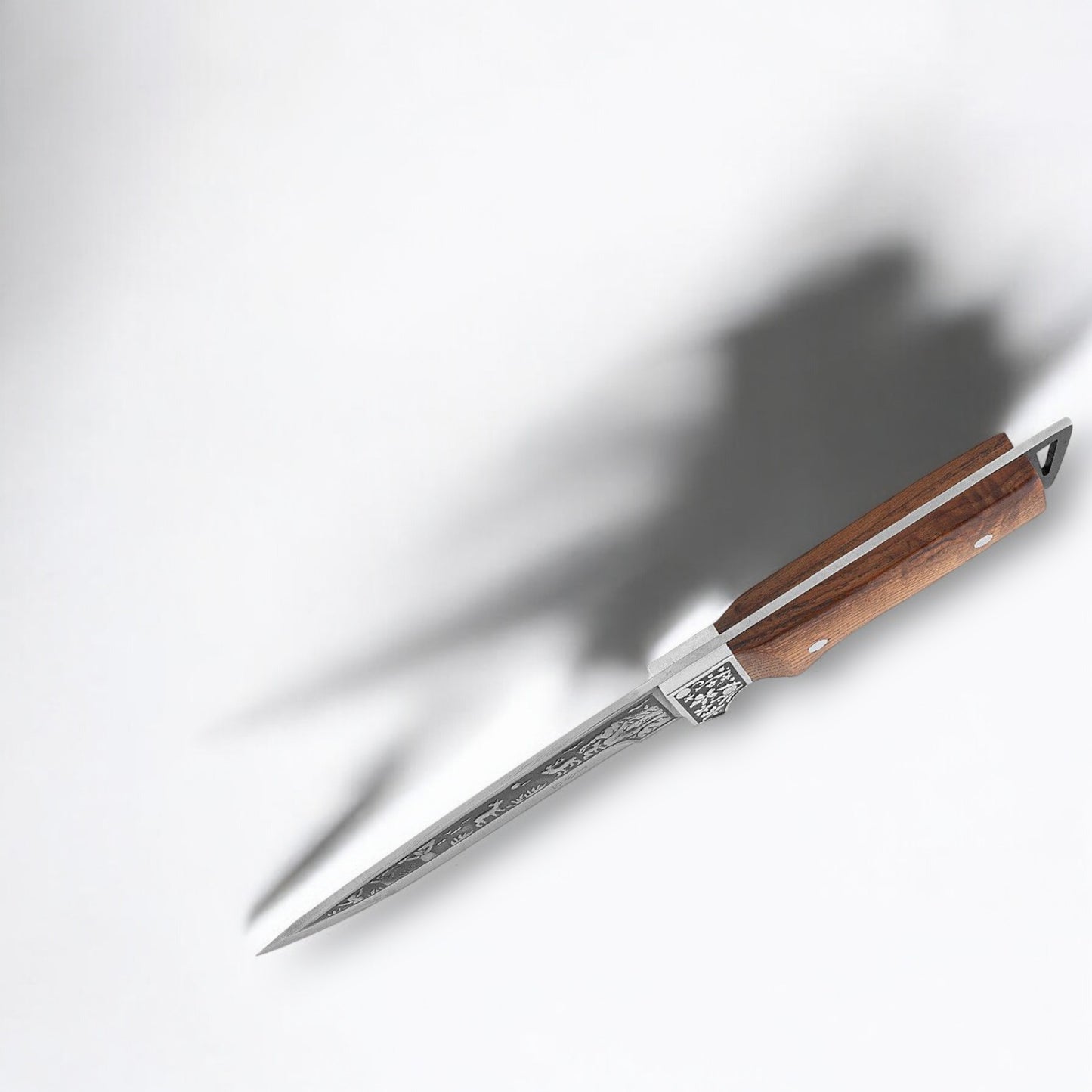 BSH Adventure N‑213B – Tvirtas Medžioklinis Peilis Gamtoje