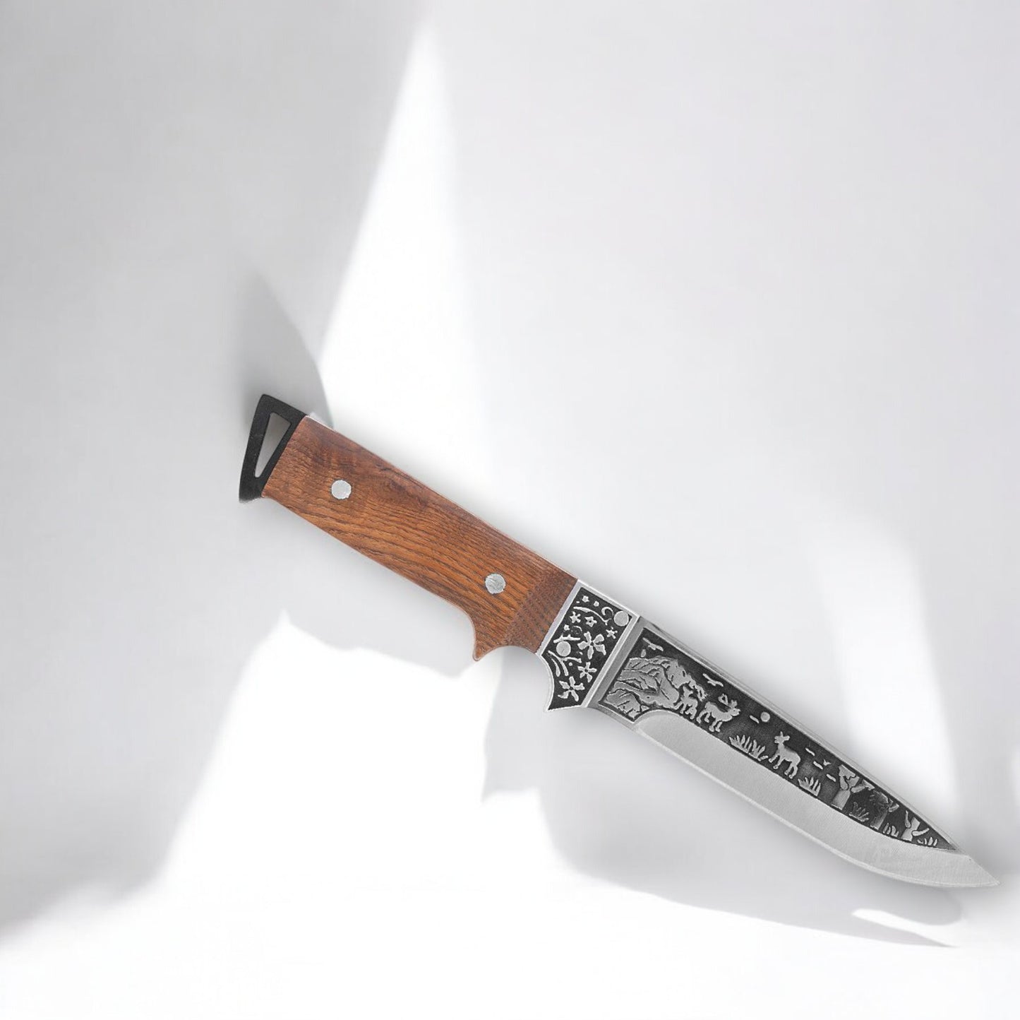 BSH Adventure N‑213B – Tvirtas Medžioklinis Peilis Gamtoje